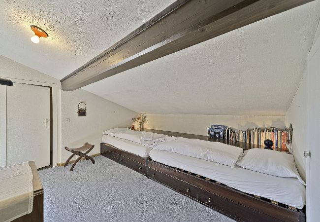 Appartamento a Celerina/Schlarigna - Chesa Gordona 1  Attic - Celerina Appartamento a Celerina/Schlarigna - Chesa Gordona 1  Attic - Celerina