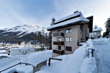 Ferienwohnung in St. Moritz - Chesa Aruons 21 - St. Moritz