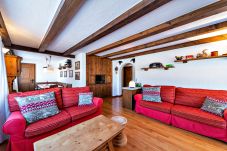 Ferienwohnung in St. Moritz - Chesa Aruons 21 - St. Moritz