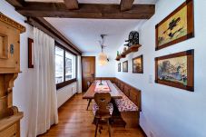 Ferienwohnung in St. Moritz - Chesa Aruons 21 - St. Moritz