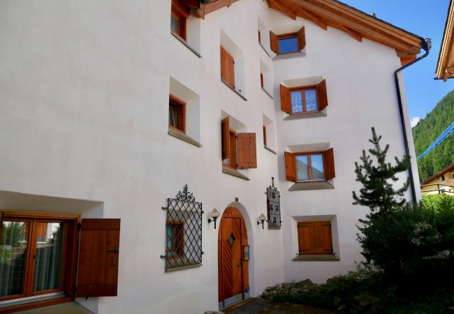 Apartment in Celerina/Schlarigna - Chesa Foulla Rosa - 6 pax Apartment in Celerina/Schlarigna - Chesa Foulla Rosa - 6 pax